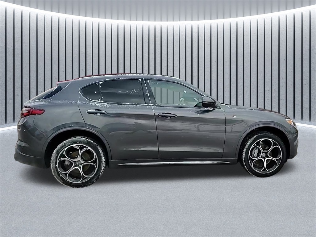 2023 ALFA ROMEO STELVIO - Image 2