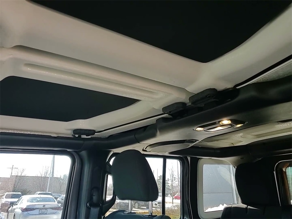 2022 JEEP WRANGLER - Image 32