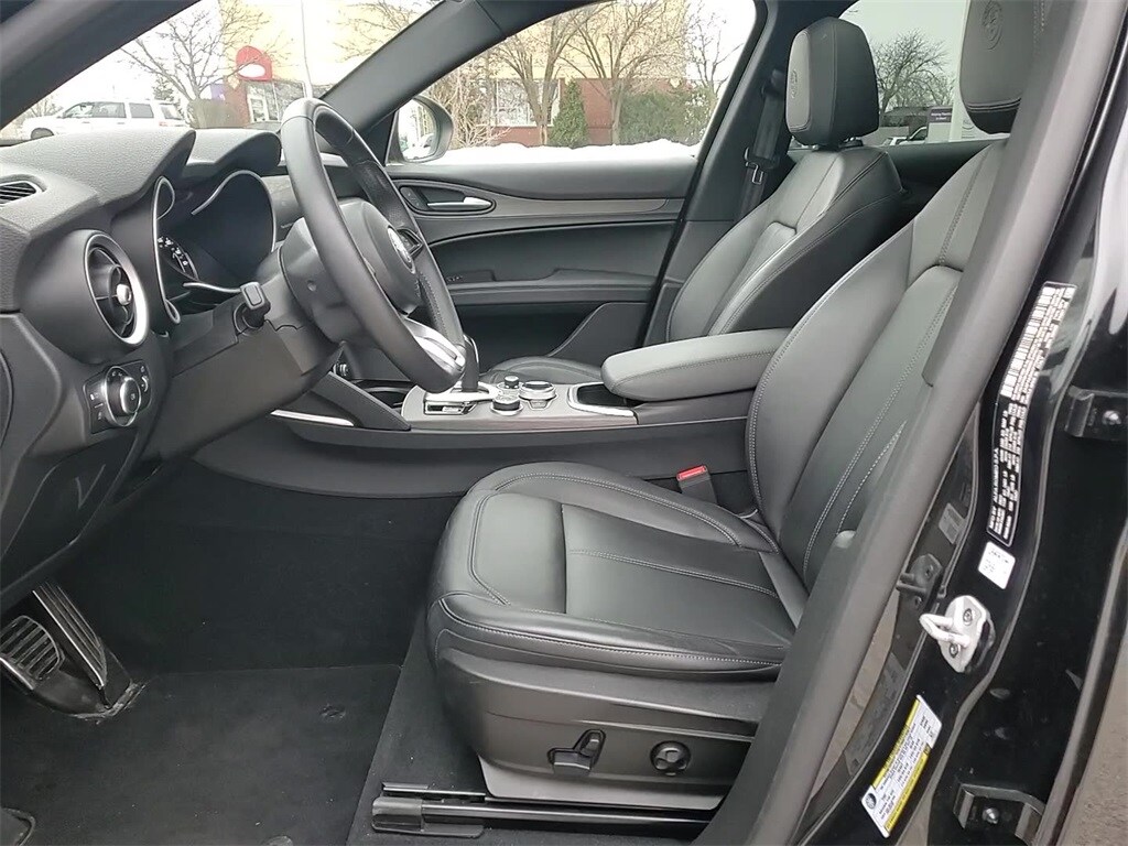 2023 ALFA ROMEO STELVIO - Image 12