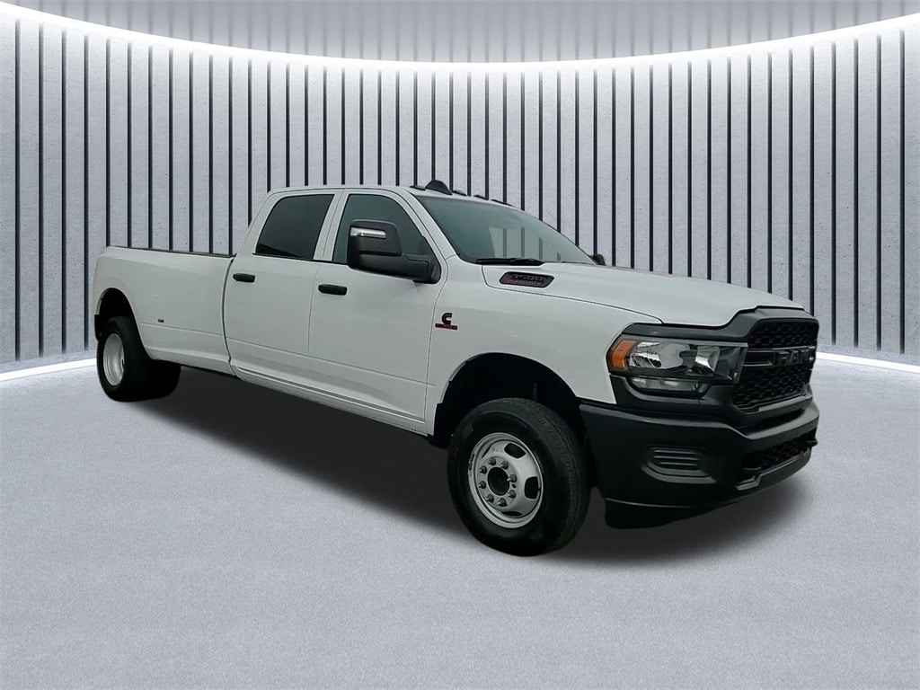 2024 RAM 3500 - Image 3