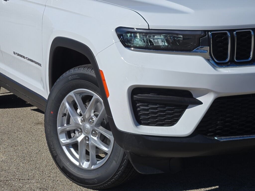 New 2025 Jeep Grand Cherokee Laredo SUV