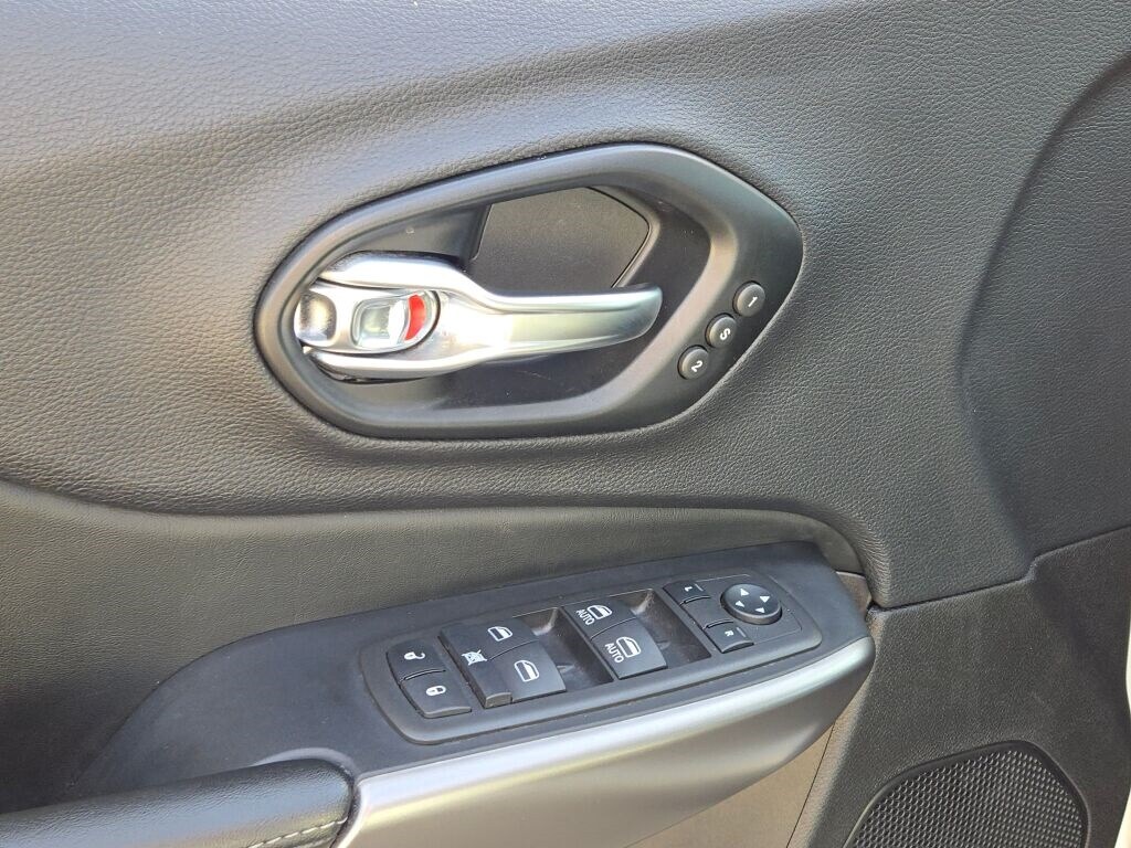 2022 JEEP CHEROKEE - Image 22