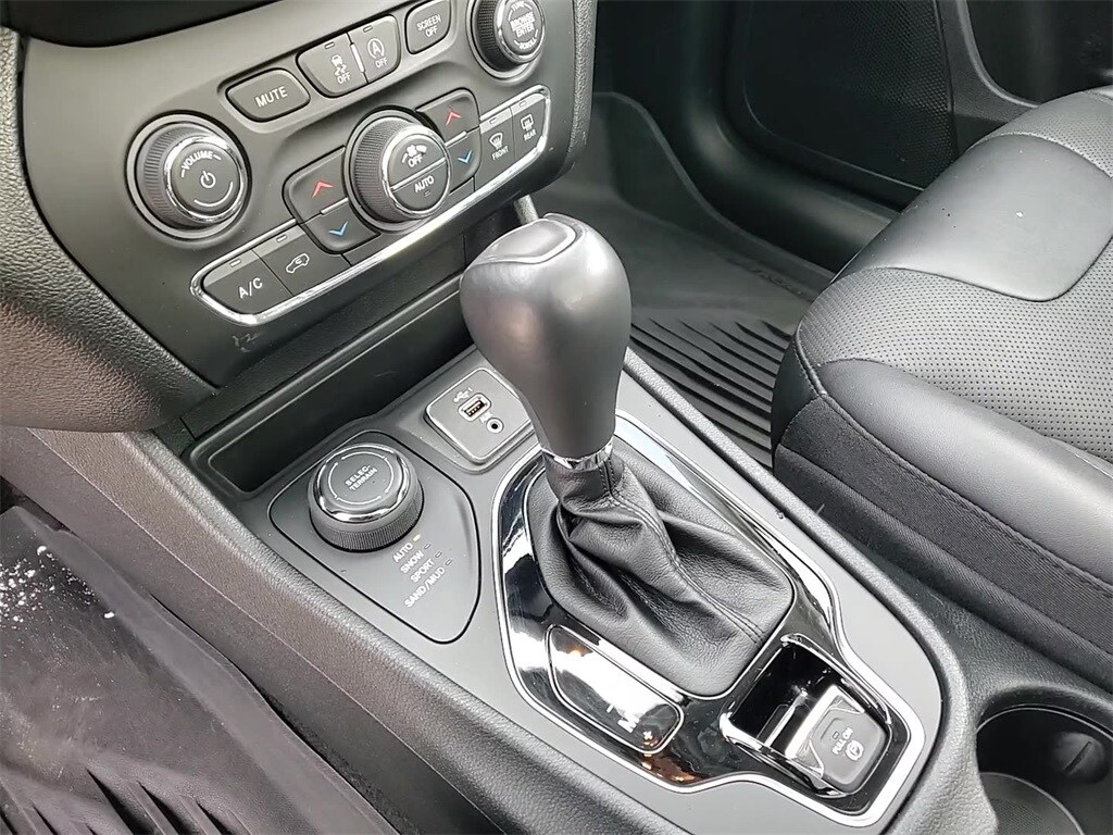 2022 JEEP CHEROKEE - Image 18