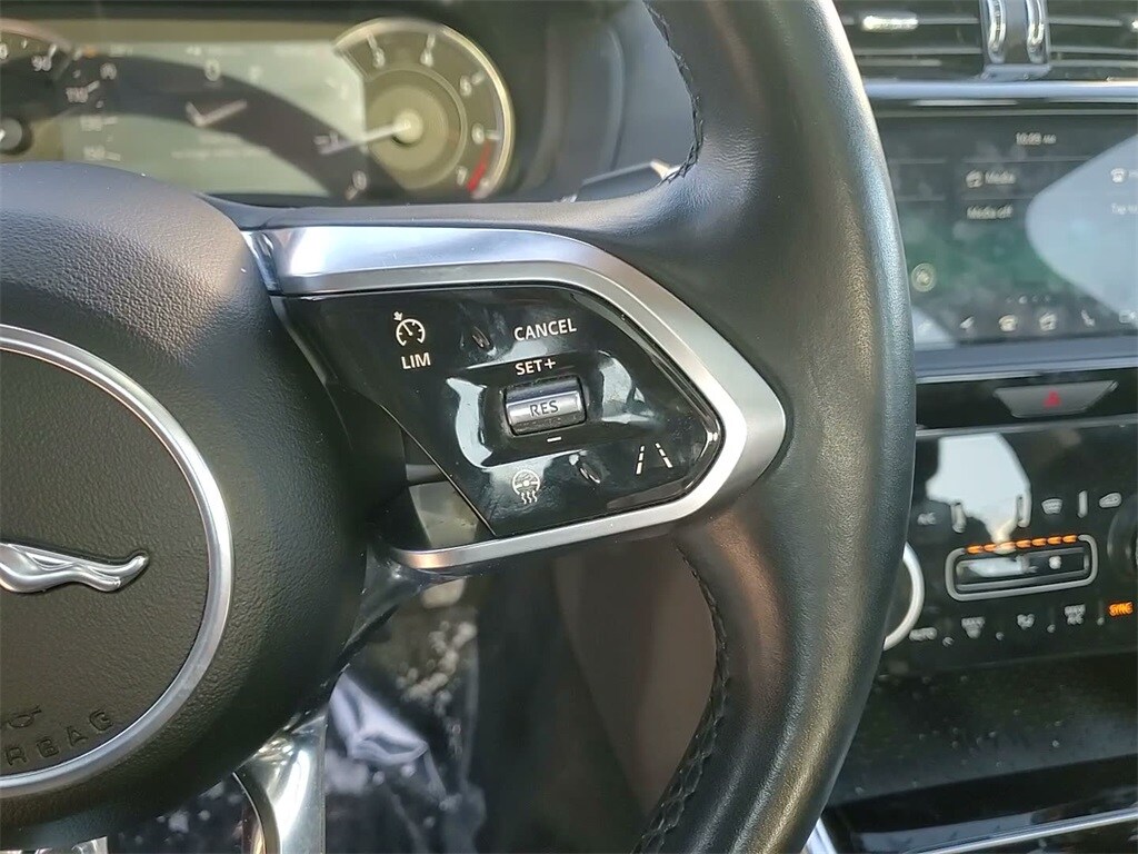 2020 JAGUAR XE - Image 25