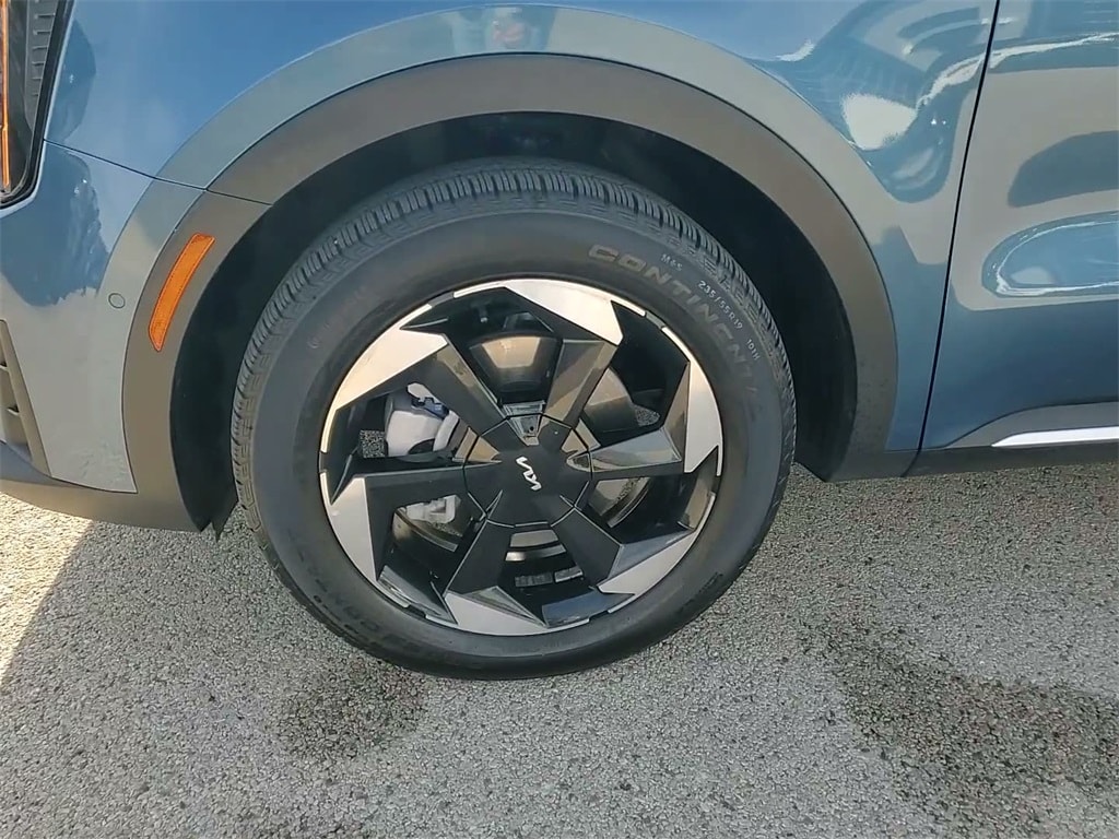 2025 KIA SORENTO - Image 17