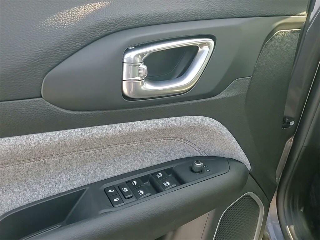 2023 JEEP COMPASS - Image 23