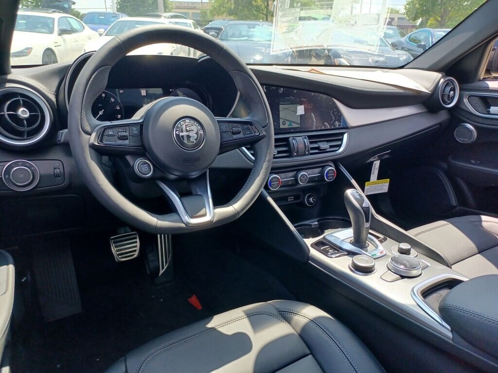 2024 ALFA ROMEO GIULIA (952) - Image 16