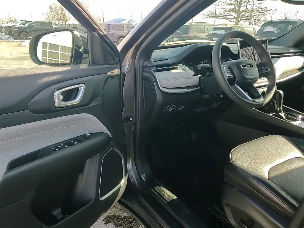 2023 JEEP COMPASS - Image 22