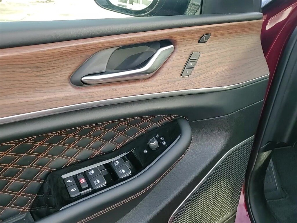 2025 JEEP GRAND CHEROKEE - Image 10