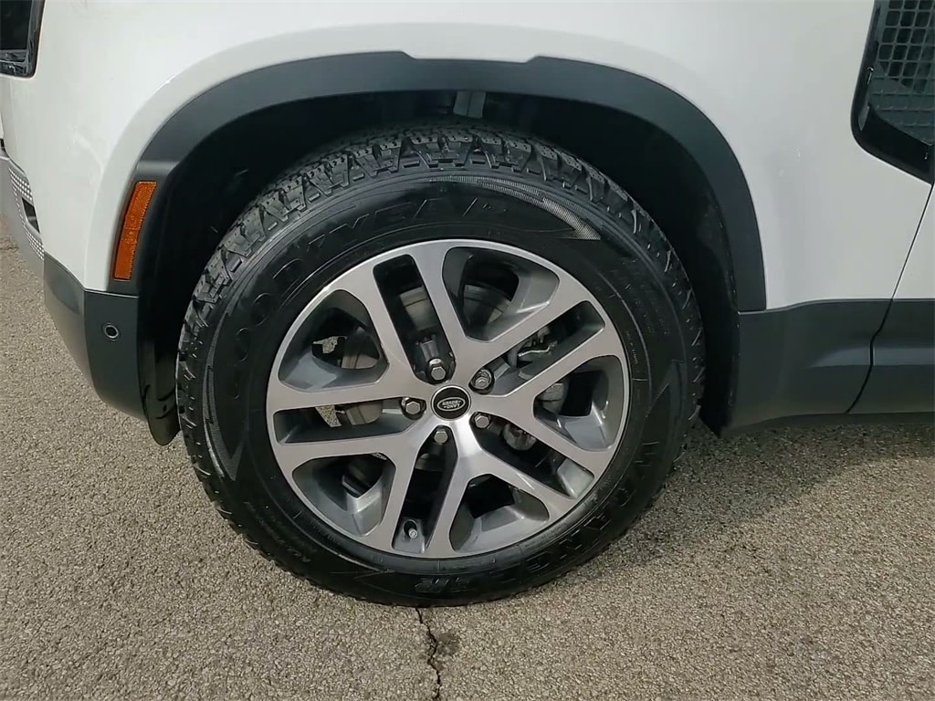 2025 LAND ROVER DEFENDER - Image 15