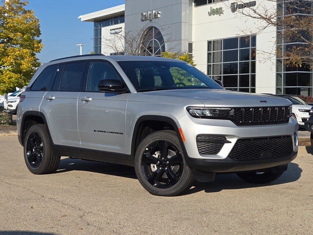 New 2025 Jeep Grand Cherokee Laredo SUV