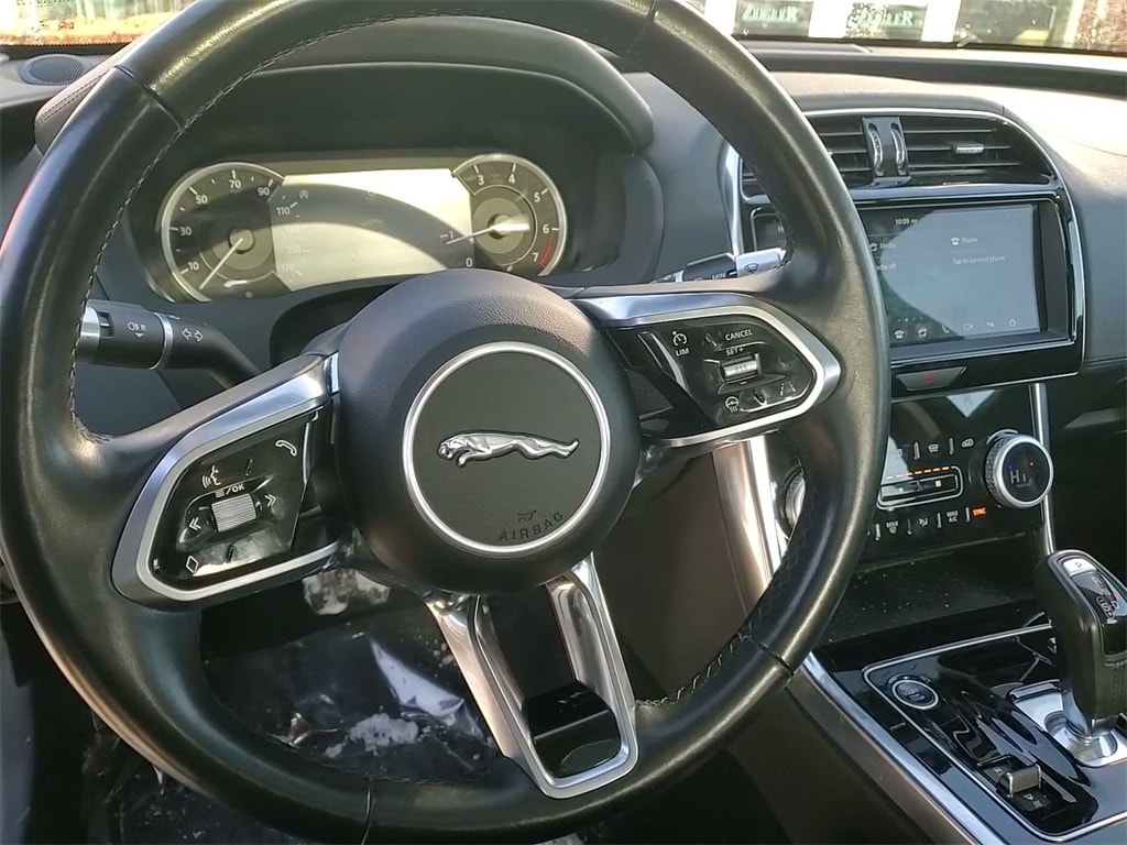 2020 JAGUAR XE - Image 32