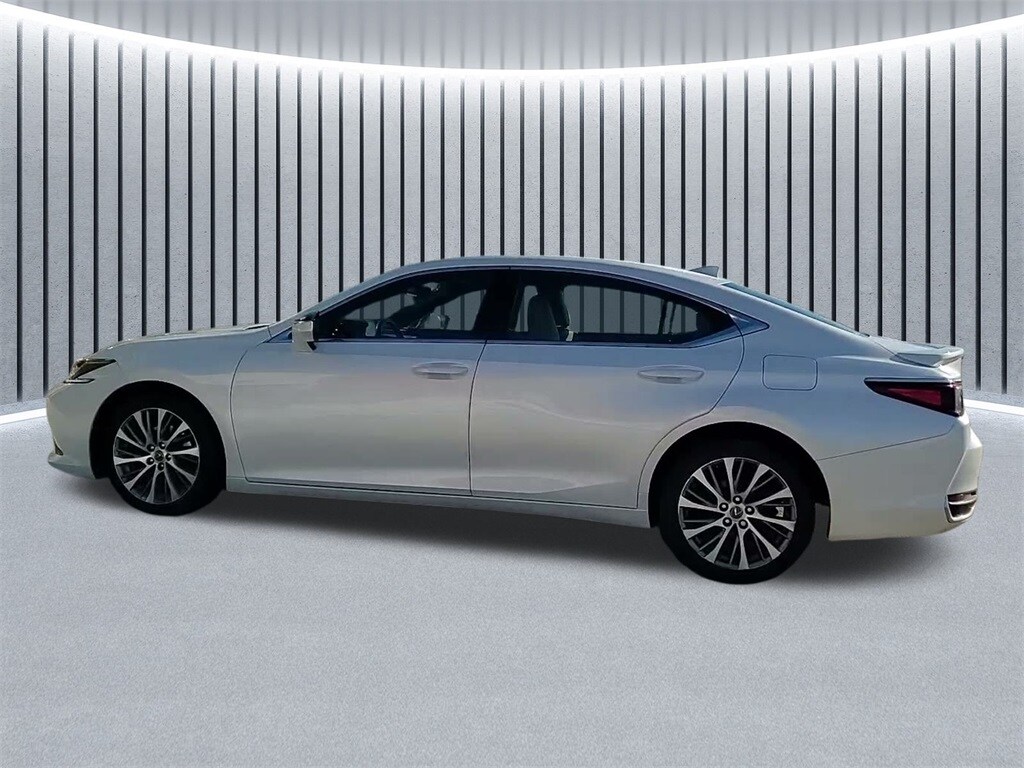 2021 LEXUS ES - Image 18