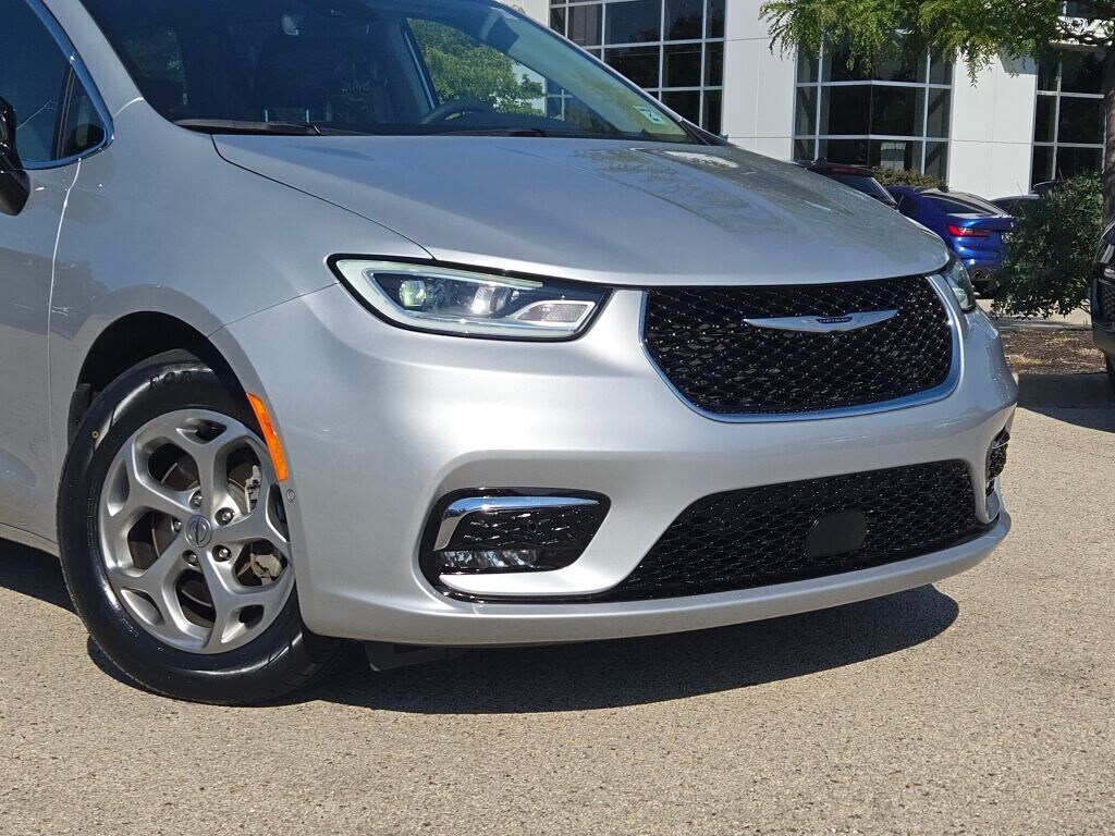 2024 Chrysler Pacifica Limited photo 2