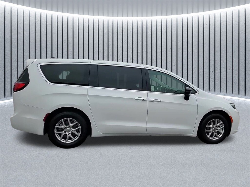2024 CHRYSLER PACIFICA - Image 2
