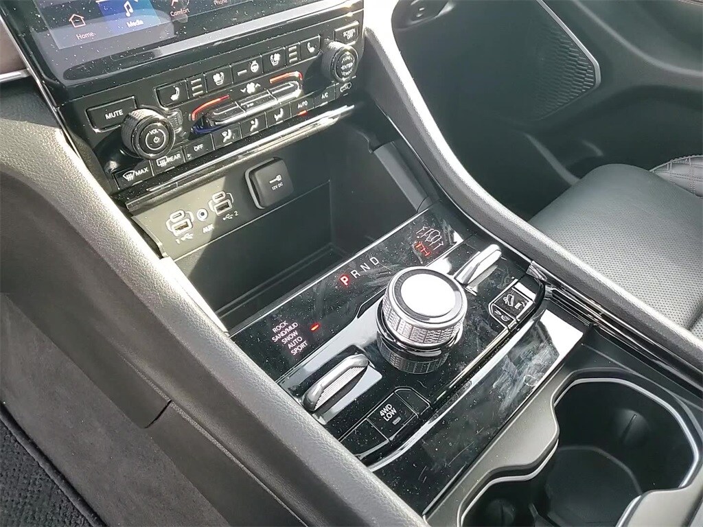 2025 JEEP GRAND CHEROKEE - Image 17