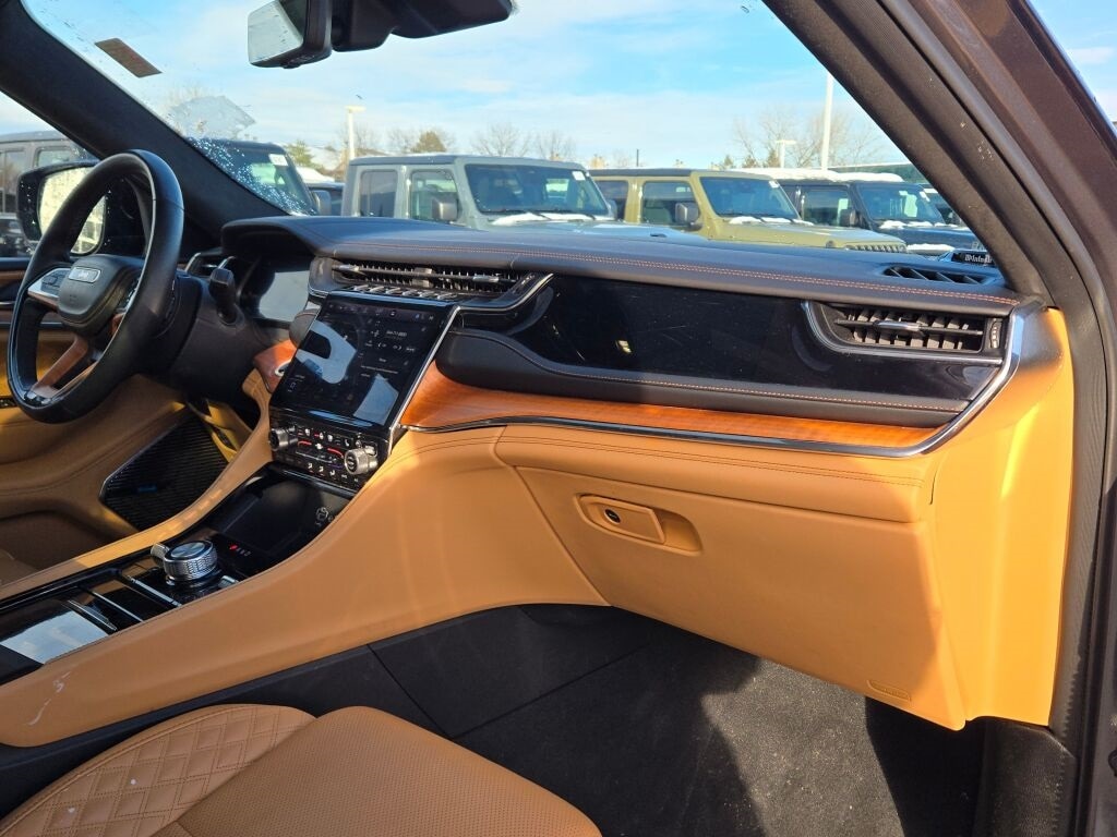 2024 JEEP GRAND CHEROKEE L - Image 8