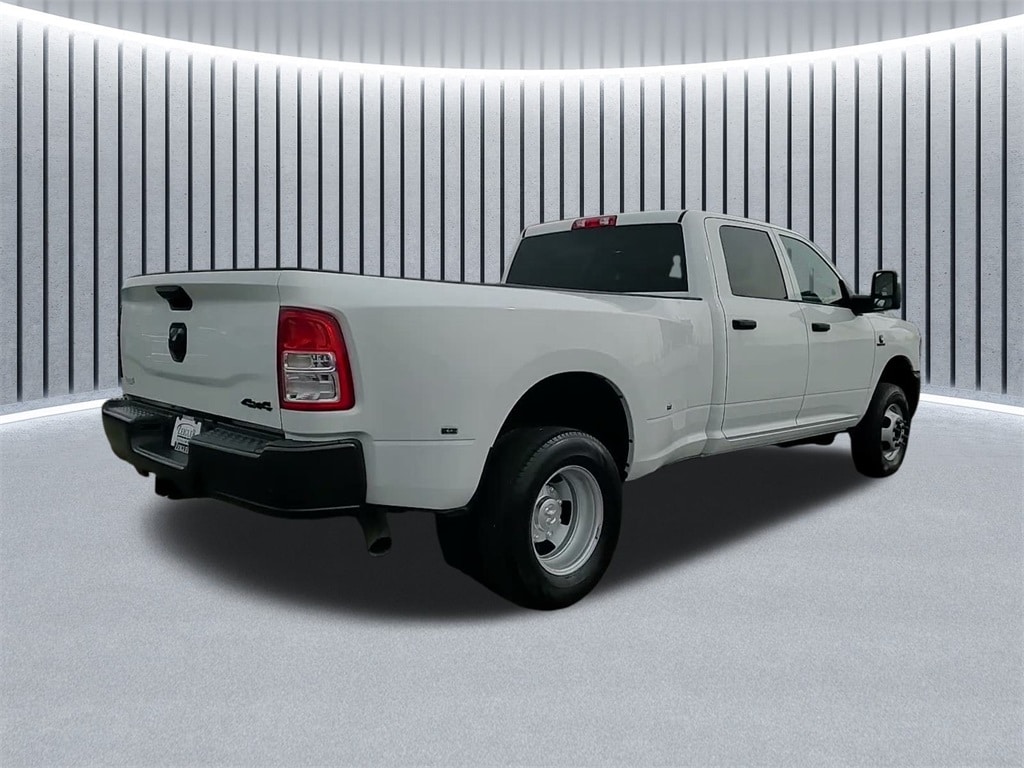 2024 RAM 3500 - Image 8