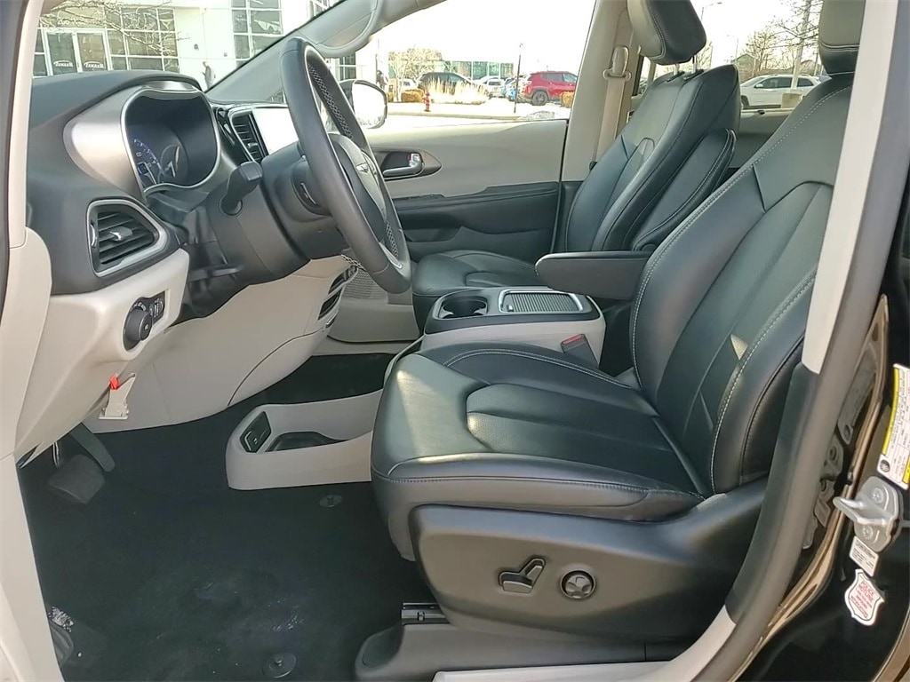 2024 CHRYSLER PACIFICA - Image 11