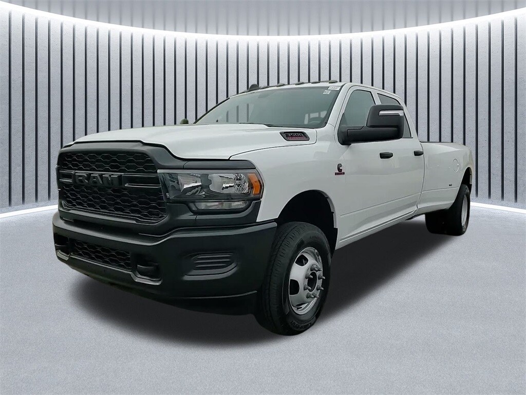 2024 RAM 3500 - Image 18