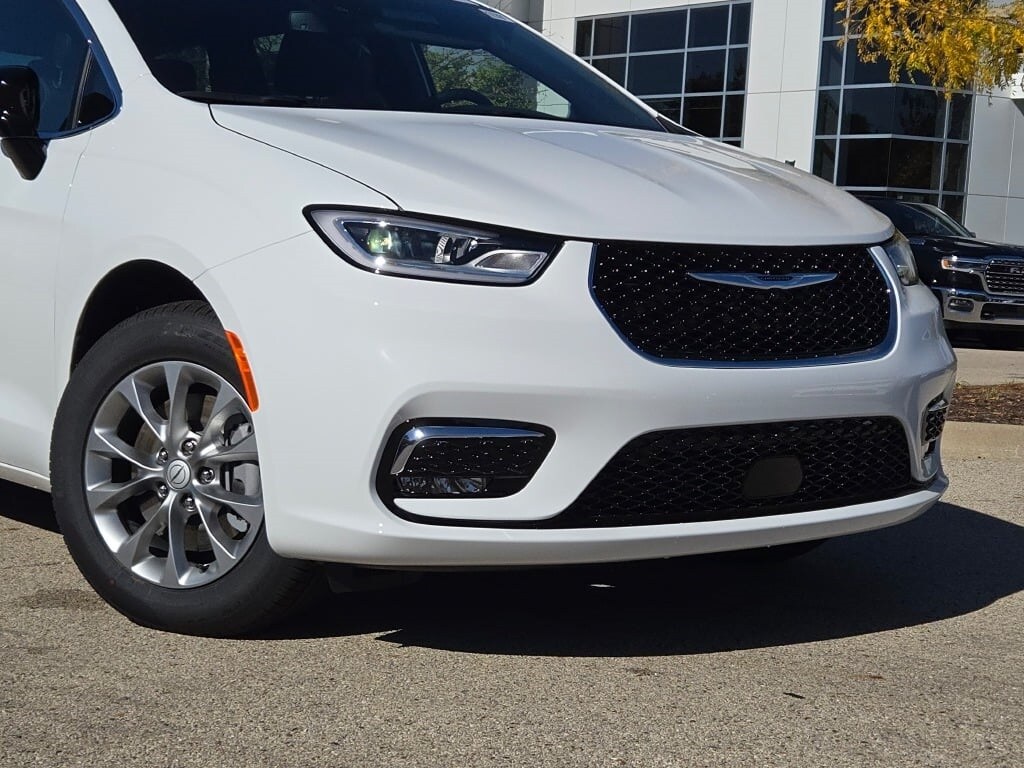 New 2026 Chrysler Pacifica Select Van Passenger Van