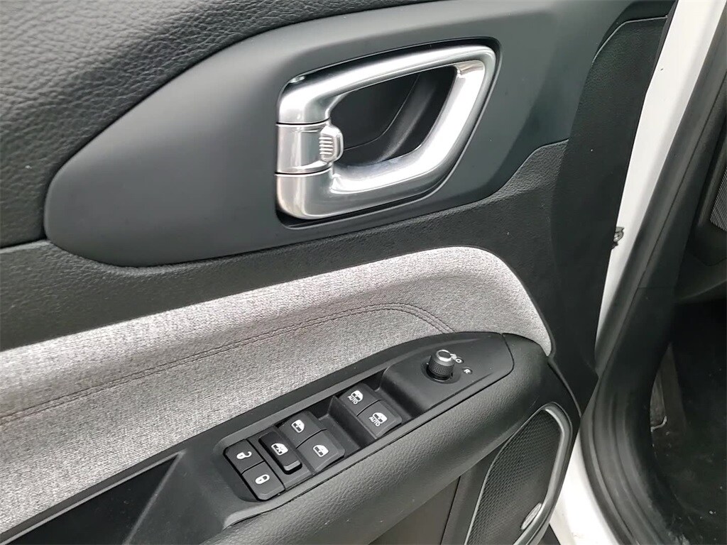 2022 JEEP COMPASS - Image 11