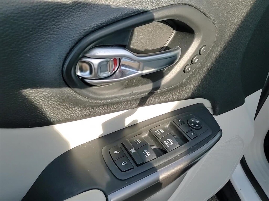 2020 JEEP CHEROKEE - Image 11