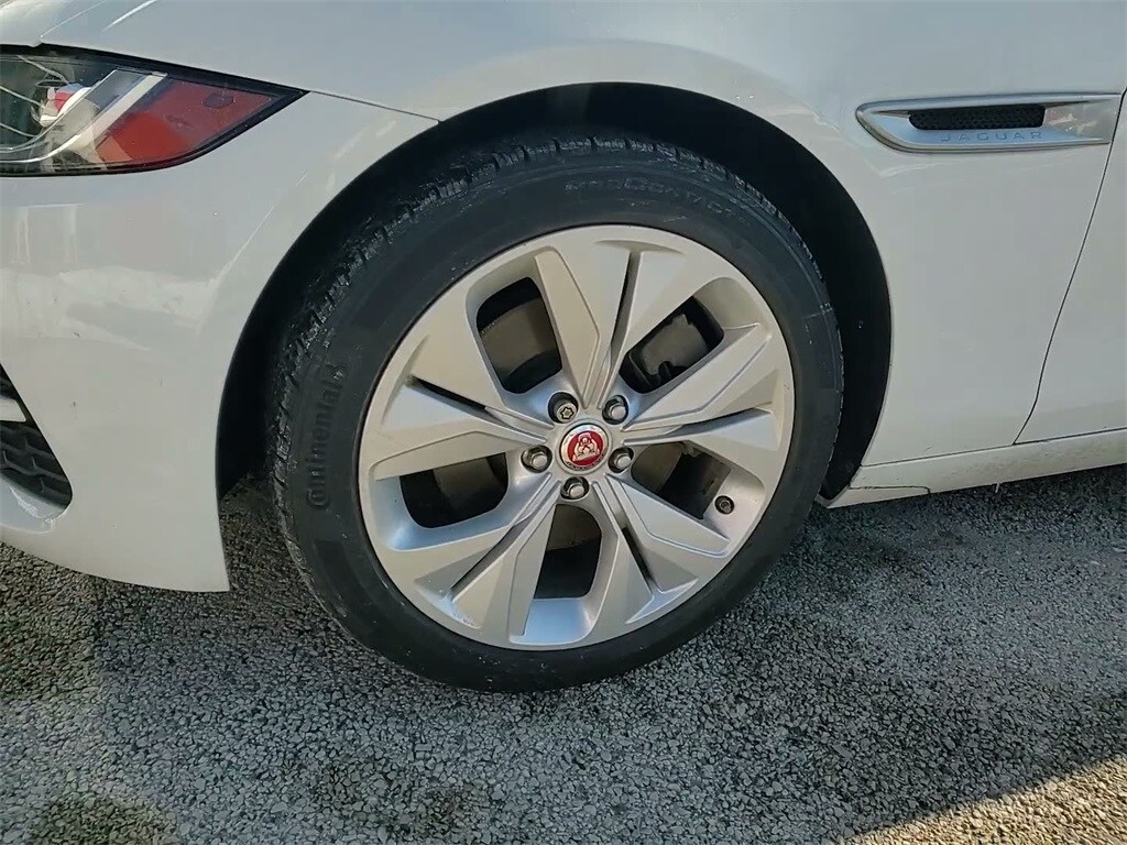 2020 JAGUAR XE - Image 15