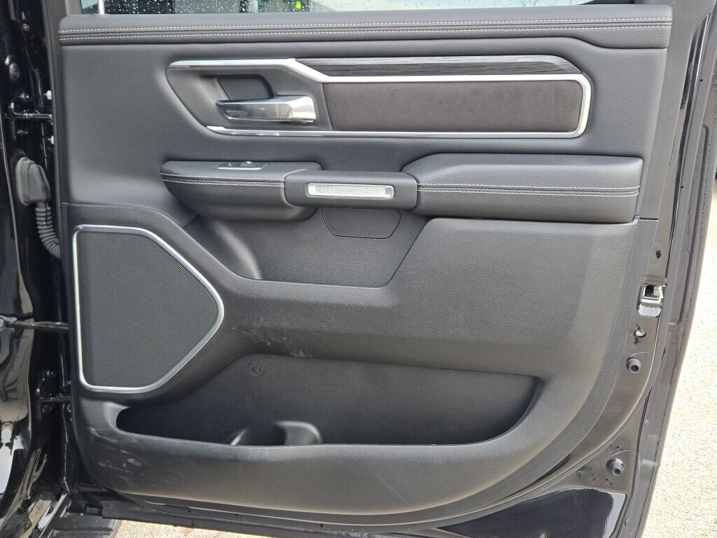 2023 RAM 1500 - Image 11