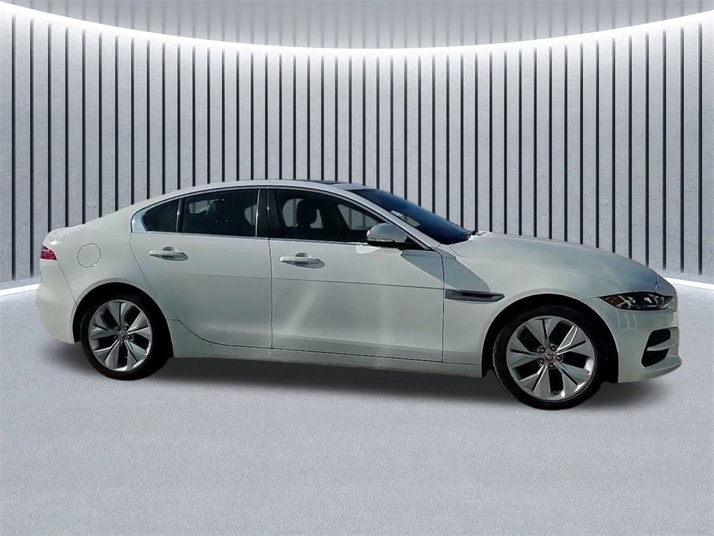 2020 JAGUAR XE - Image 4