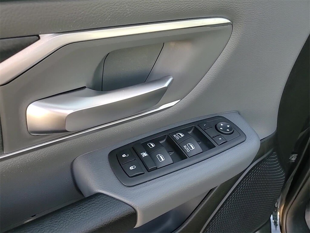 2022 RAM 1500 - Image 9