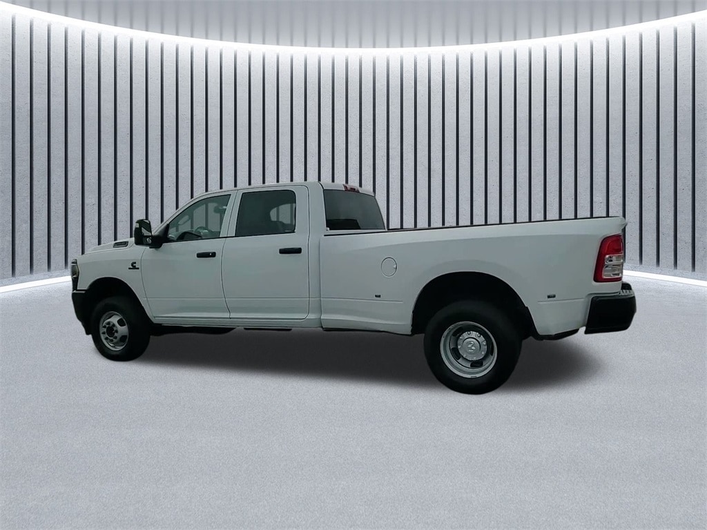 2024 RAM 3500 - Image 14