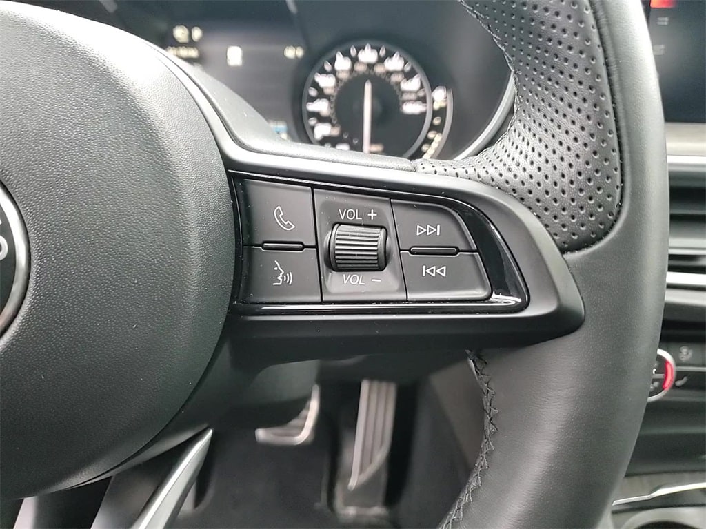 2023 ALFA ROMEO STELVIO - Image 16