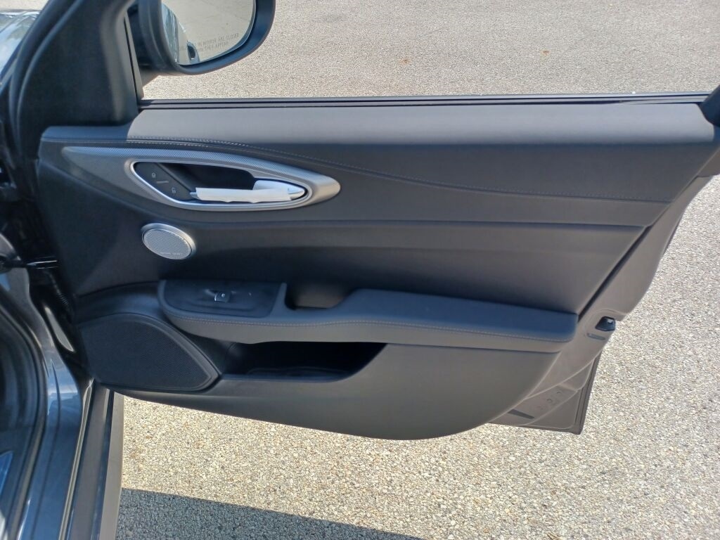 2024 ALFA ROMEO GIULIA (952) - Image 5