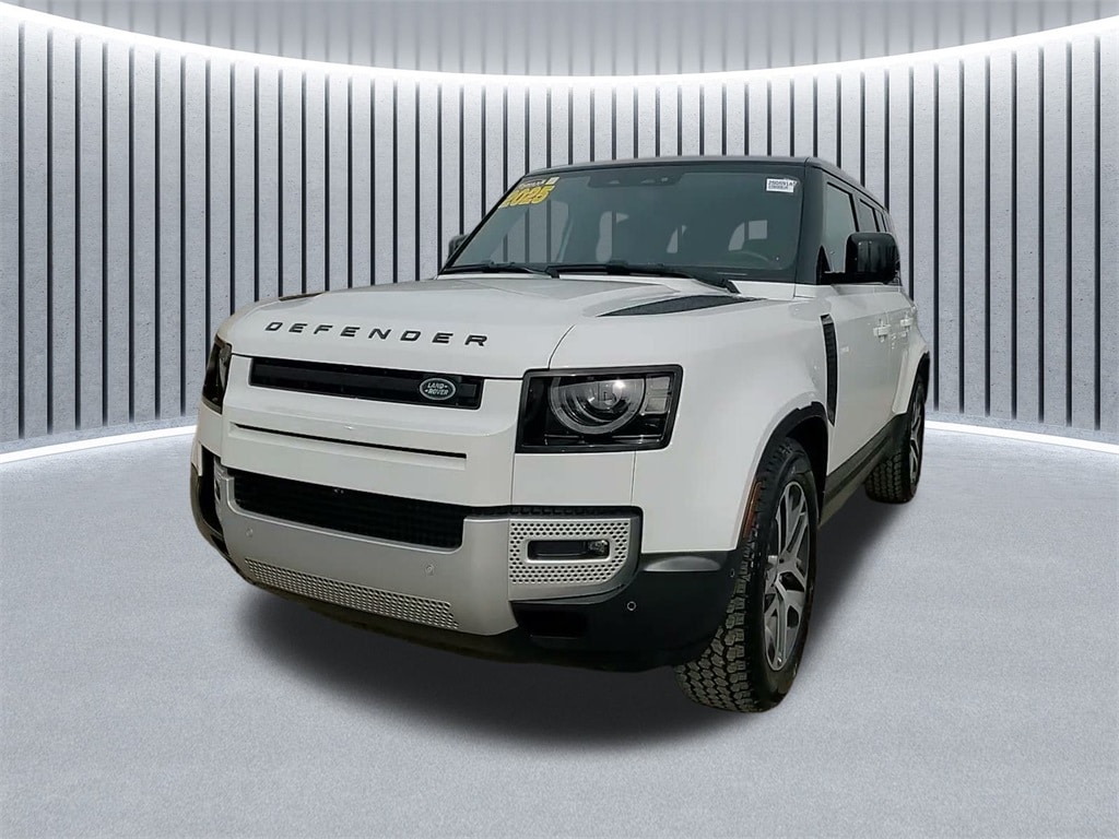 2025 LAND ROVER DEFENDER - Image 17