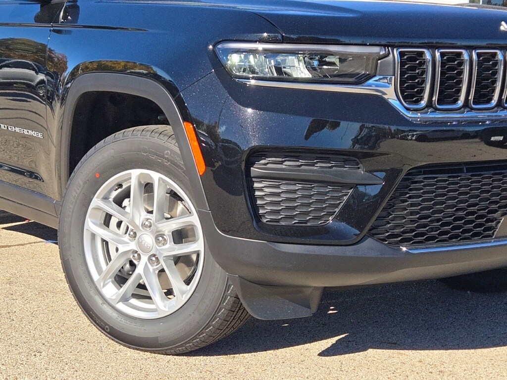 New 2025 Jeep Grand Cherokee Laredo SUV