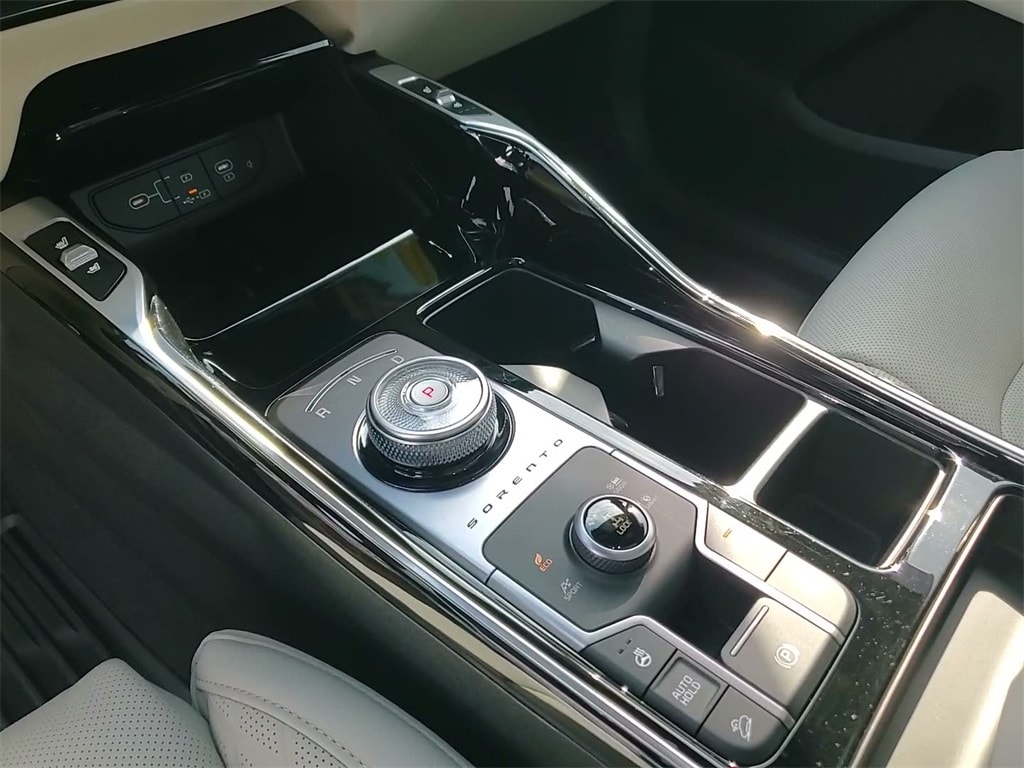 2025 KIA SORENTO - Image 30