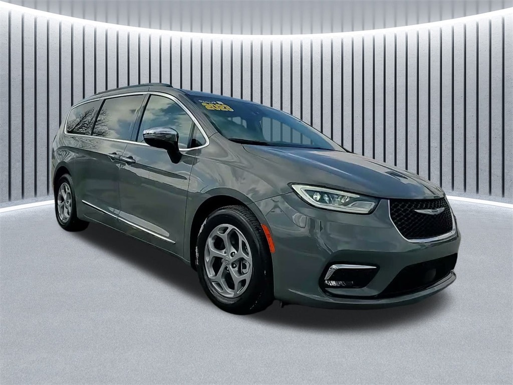 2023 CHRYSLER PACIFICA - Image 1