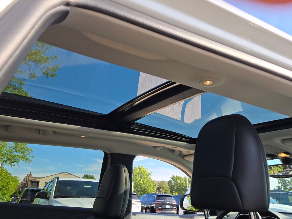 2022 JEEP CHEROKEE - Image 11