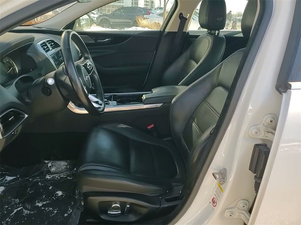 2020 JAGUAR XE - Image 20