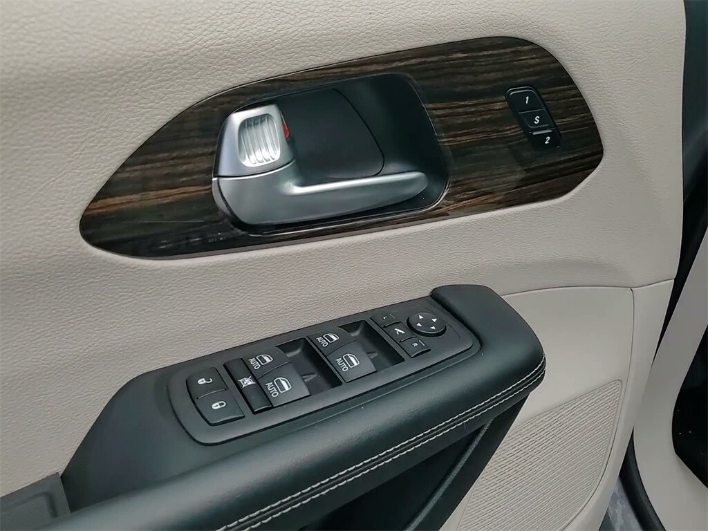 2023 CHRYSLER PACIFICA - Image 21