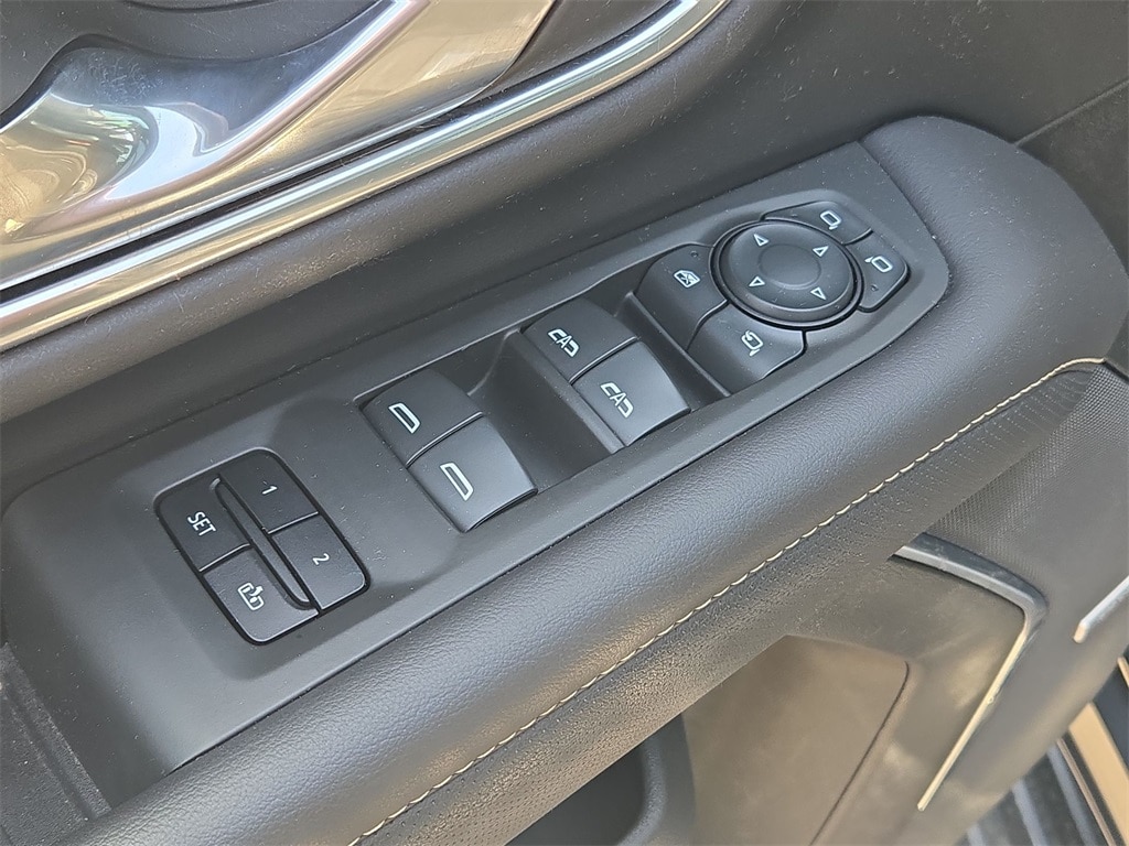 2022 GMC YUKON - Image 24