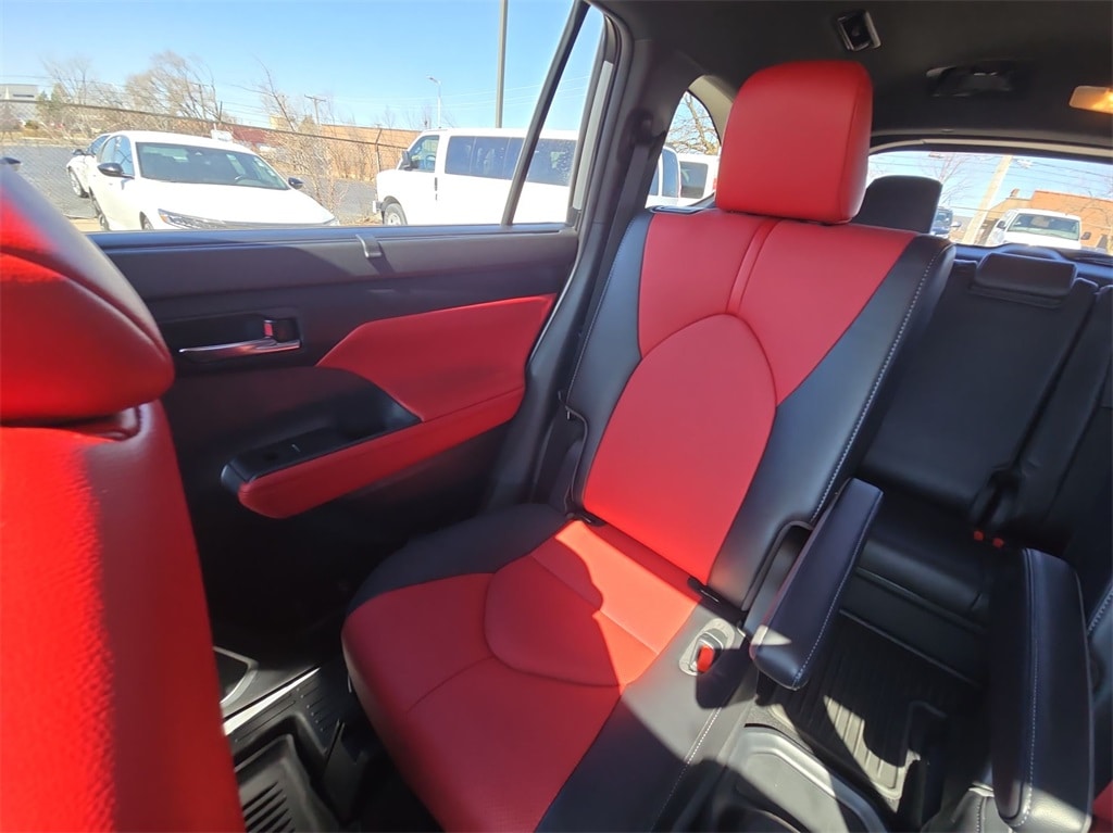 2022 TOYOTA HIGHLANDER - Image 12