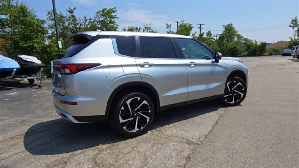 2024 MITSUBISHI OUTLANDER - Image 9