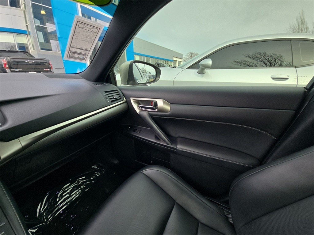 2017 LEXUS CT - Image 11