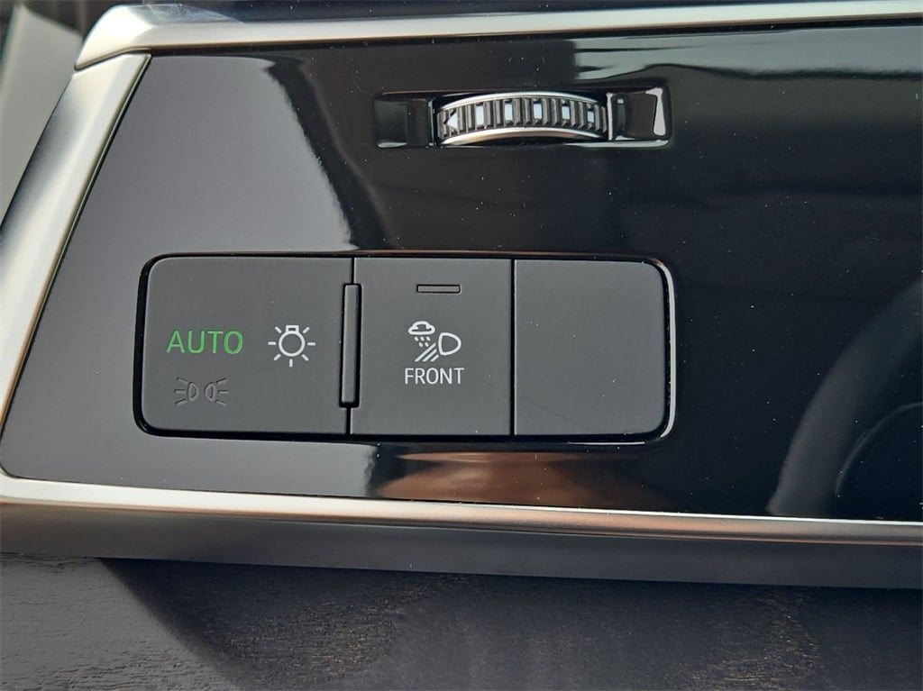 2023 AUDI Q8 - Image 24