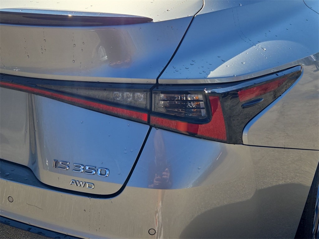 2022 LEXUS IS - Image 38