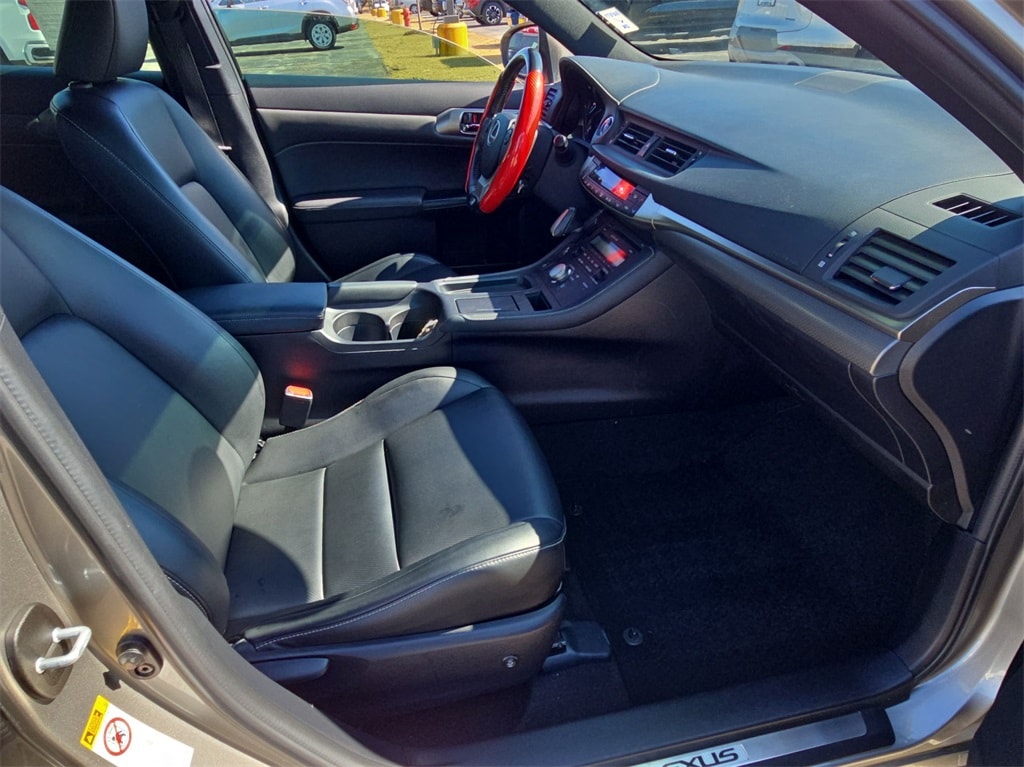 2017 LEXUS CT - Image 32