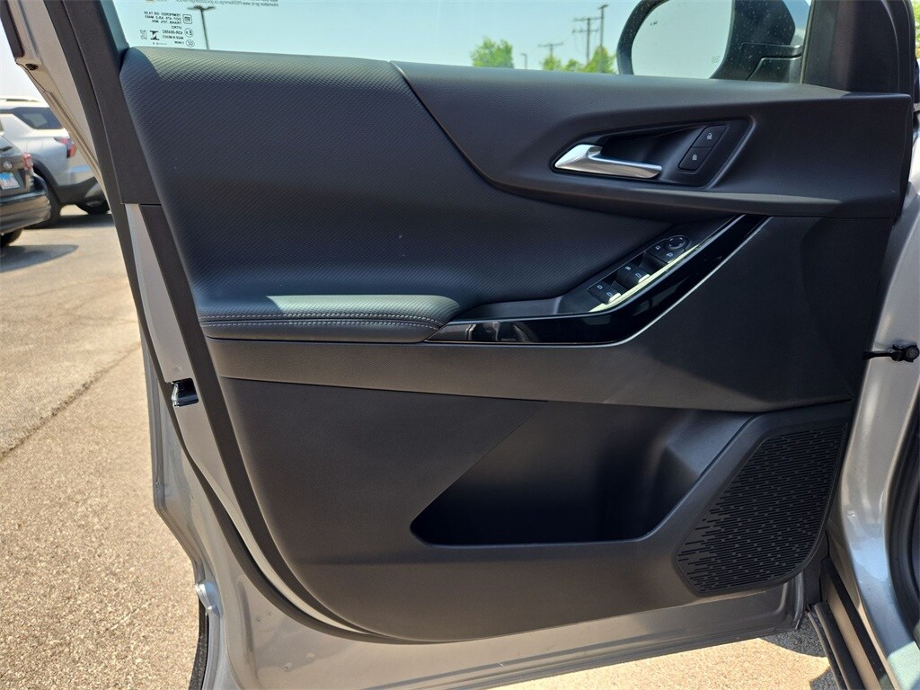 2025 Chevrolet Equinox LT - Photo 28
