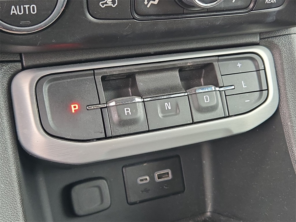 2023 GMC ACADIA - Image 15